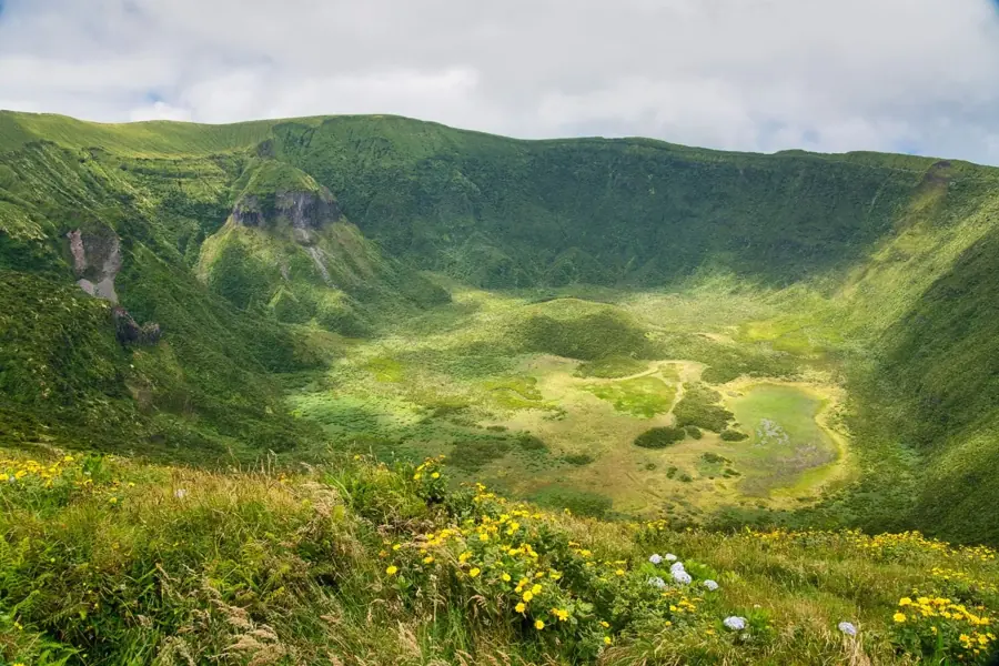 La Caldeira di Faial ricoperta di vegetazione