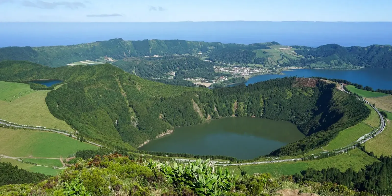 La strada sul bordo del cratere sopra i laghi di Sete Cidades